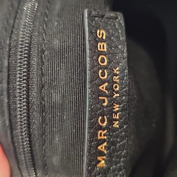 Marc Jacobs Pebbled Leather Crossbody W/COA MSRP $350 - Picture 10 of 16